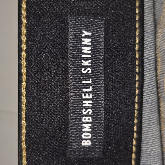 TORRID Bombshell Skinny Premium Stretch  Destructed Jean Womens Size 18R - Picture 11 of 15